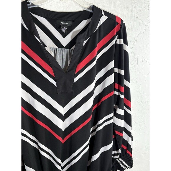 ALFANI Large Black, White, Red 3/4 Sleeve Women’s Ruched Hem Split V-neck Blouse - Picture 8 of 9